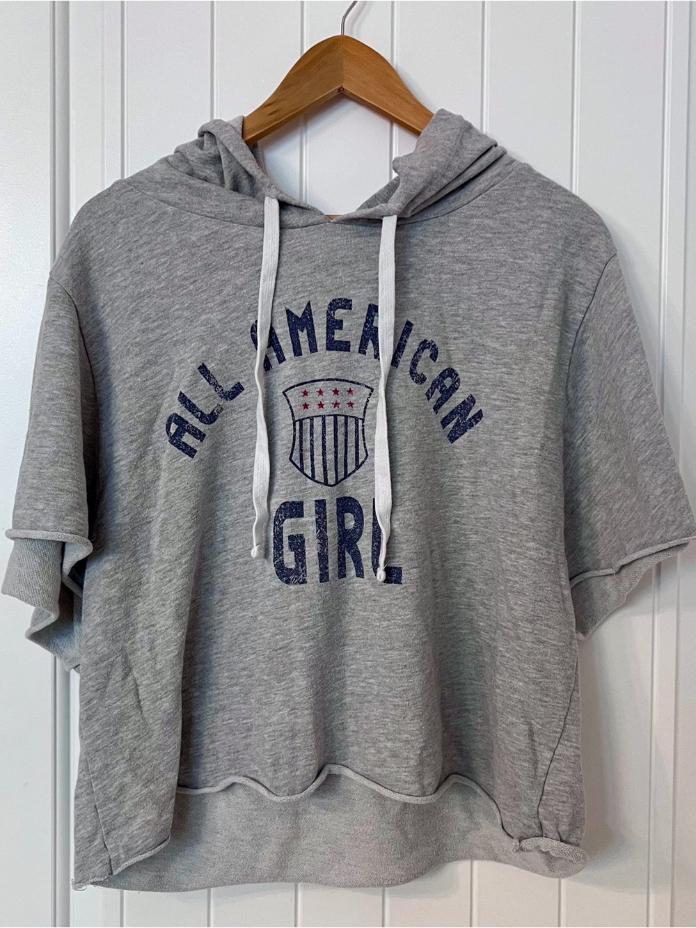 Colsie Gray 'All American Girl' Short-Sleeve Cropped Hoodie